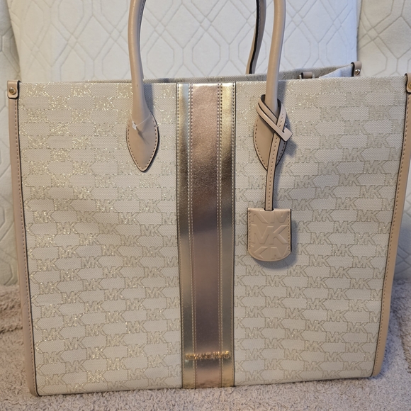Michael Kors Handbags - Michael Kors Beige and Gold Signature Tote